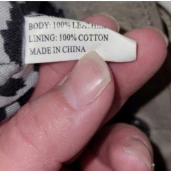 🍁🍂RARE BETSEY JOHNSON Glam Betsey Tote in pewter - Picture 3 of 6